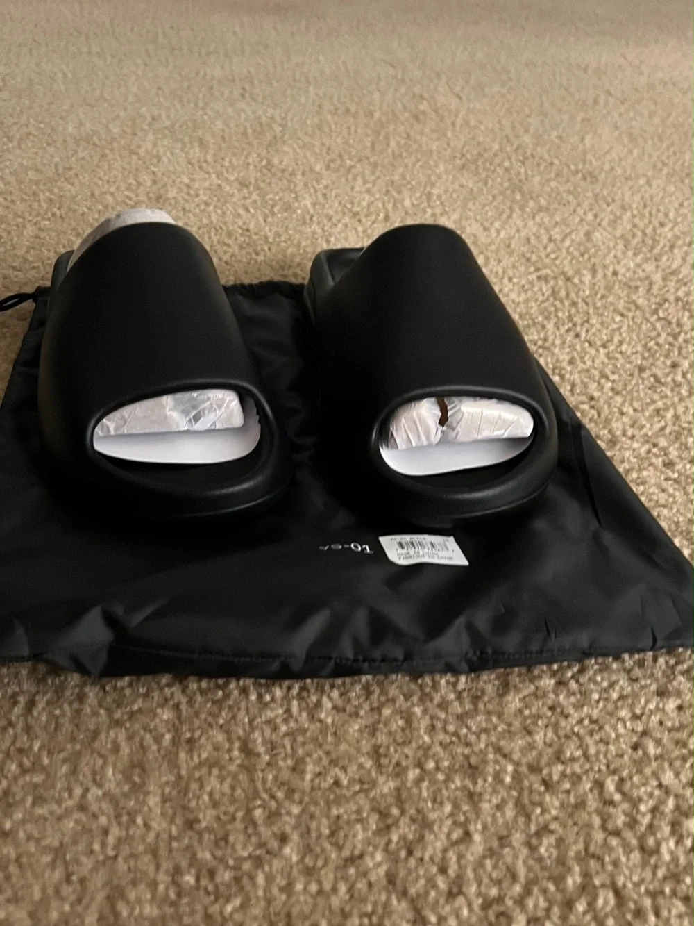 Yeezy Slide Sandal in Black